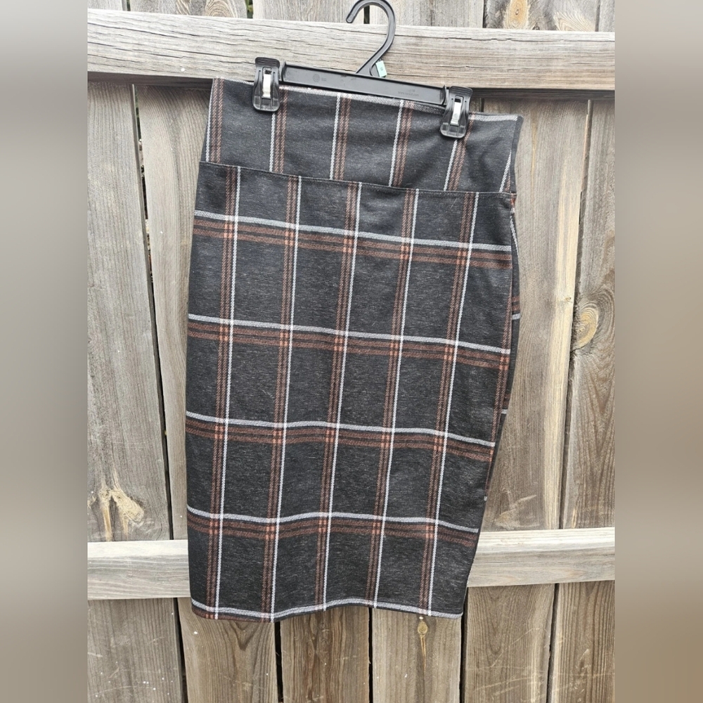 Hybrid & Co Womens Large Black Plaid Skirt Stretchy NOTE fits SMALL Scandi clean